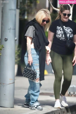 Avril Lavigne [ avril-lavigne ] - Noelle is at your service 🥵️ use her as if she was your fucktoy