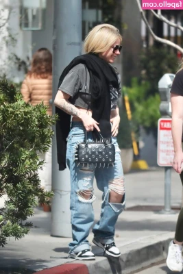 Avril Lavigne [ avril-lavigne ] - Tip if you wanna go faster 😏💲