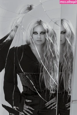 Avril Lavigne [ avril-lavigne ] - Going to post the full video I directly to feed.... what do you think