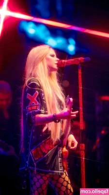 Avril Lavigne [ avril-lavigne ] - Would you rip them open & fuck me? 🤤