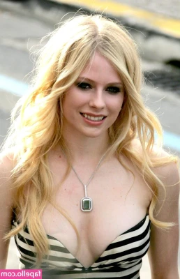 Avril Lavigne [ avril-lavigne ] - Have you found my panties for this cosplay? ;D