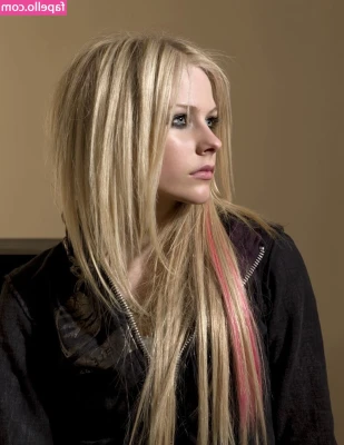 Avril Lavigne [ avril-lavigne ] - Come fuck my ass 💕