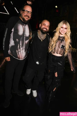 Avril Lavigne [ avril-lavigne ] - Those hand skills tho 🤤 Handjob - HJ