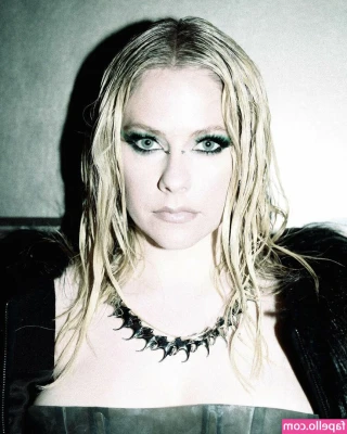 Avril Lavigne [ avril-lavigne ] - FUCK ME🍿R@W NO CONDOM 🍿 watch me suck his cock 😜 Deep