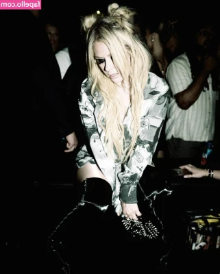 Avril Lavigne [ avril-lavigne ] - i wanna make you extra hard and horny 🍆🤭  sooo come DM me 😈