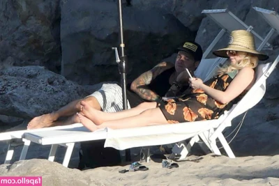 Avril Lavigne [ avril-lavigne ] - Happy new year 💍 wish all the best for my fans! Let this be a