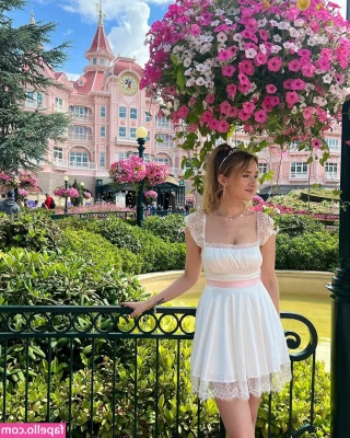 elina twich [ elina-twich ] - centered