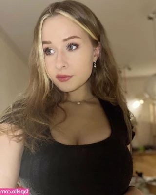 elina twich [ elina-twich ] - Happy St  Patrick s Day  Wearing green but wouldn t mind having my