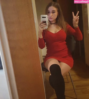 elina twich [ elina-twich ] - I love making custom vids and pics  it makes me very horny  tell me
