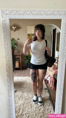 Allie Katch [ allie-katch ] - How do you enjoy me best? Pouting, smiling or licking my own tits? Xxx