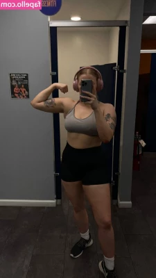 Allie Katch [ allie-katch ] - This hot momma has a lot more to show you...😉😘 Tip me and I'll