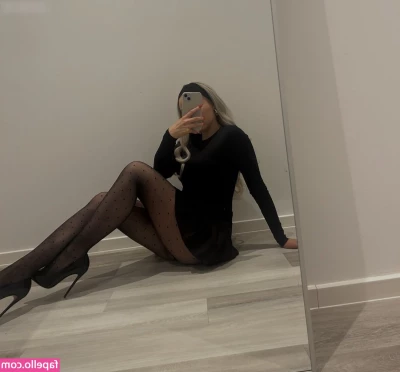 Lilou Loves Nylon [ lilou-loves-nylon ] - Tu conejita