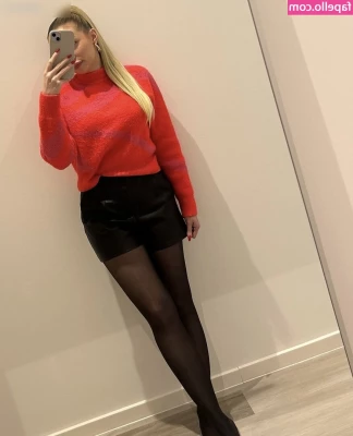 Lilou Loves Nylon [ lilou-loves-nylon ] - Spreading my wet pink pussy for you 🥺