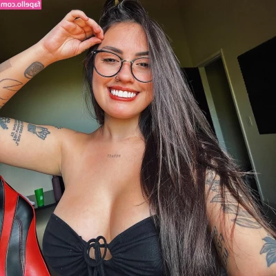 Vitoria Marcilio [ vitoria-marcilio ] - Are my legs hairy or what