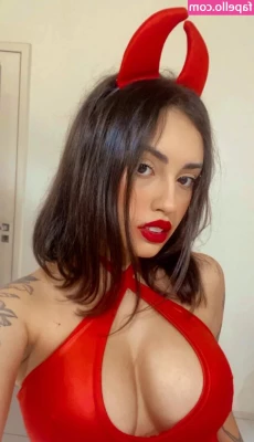 Vitoria Marcilio [ vitoria-marcilio ] - how about buns