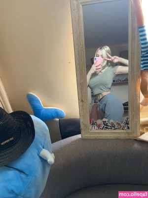 Athena Cosplay [ athena-cosplay ] - Some days I feel thick lol