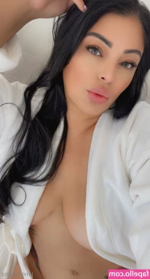 thickbaddie_jenna [ thickbaddie-jenna ] - Late post on my paid page  Had to clean my bed got a little bit messy
