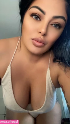 thickbaddie_jenna [ thickbaddie-jenna ] - My legs or something else? DM me and tell me
