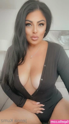 thickbaddie_jenna [ thickbaddie-jenna ] - Are you a bitch for shiny?