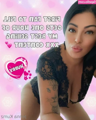 thickbaddie_jenna [ thickbaddie-jenna ] - WOW a new skill   Who would have thought high heels would be handy