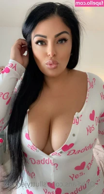 thickbaddie_jenna [ thickbaddie-jenna ] - Mirror selfies ;)