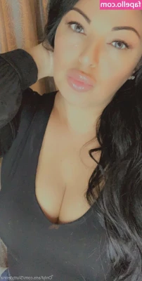 thickbaddie_jenna [ thickbaddie-jenna ] - Does this angle make my butt look big