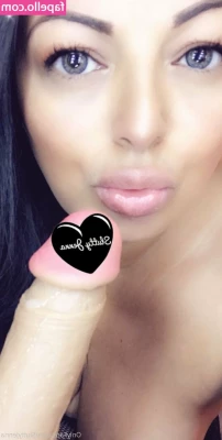 thickbaddie_jenna [ thickbaddie-jenna ] - Here’s my cute pussy in all its glory, in a couple different