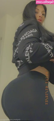 thickbaddie_jenna [ thickbaddie-jenna ] - You wake up, look over, and see my tit just hanging out, what do you