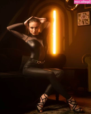 Larissa Schmiederer [ larissa-schmiederer ] - It s my birthday  Who wants to spoil me   Going live tonight to