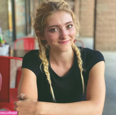 Willow Shields [ willow-shields-6 ] - ❌❌❌We could fuck directly on this deck ❌❌❌ What do you