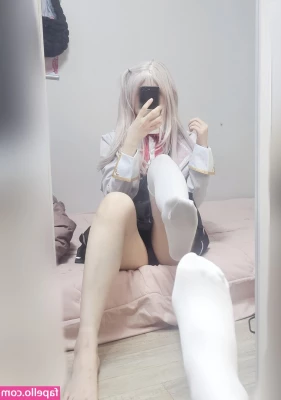 pudding1004 - If you look closely  you can see my pussy    cat in the window