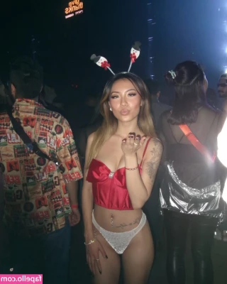 Maysnow Liu [ maysnow-liu ] - Does it help me take off my blouse