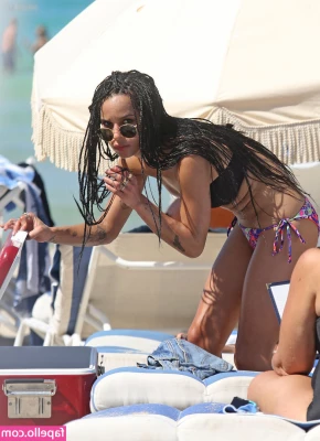 Zoë Kravitz [ zo-kravitz ] - Blowjobbb   Amo esta foto  Disfrutando para que lo disfruten  en