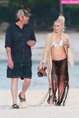 Gwen Stefani [ gwen-stefani-1 ] - I’ve got another bounce video for you 😏 god they’re huge, even