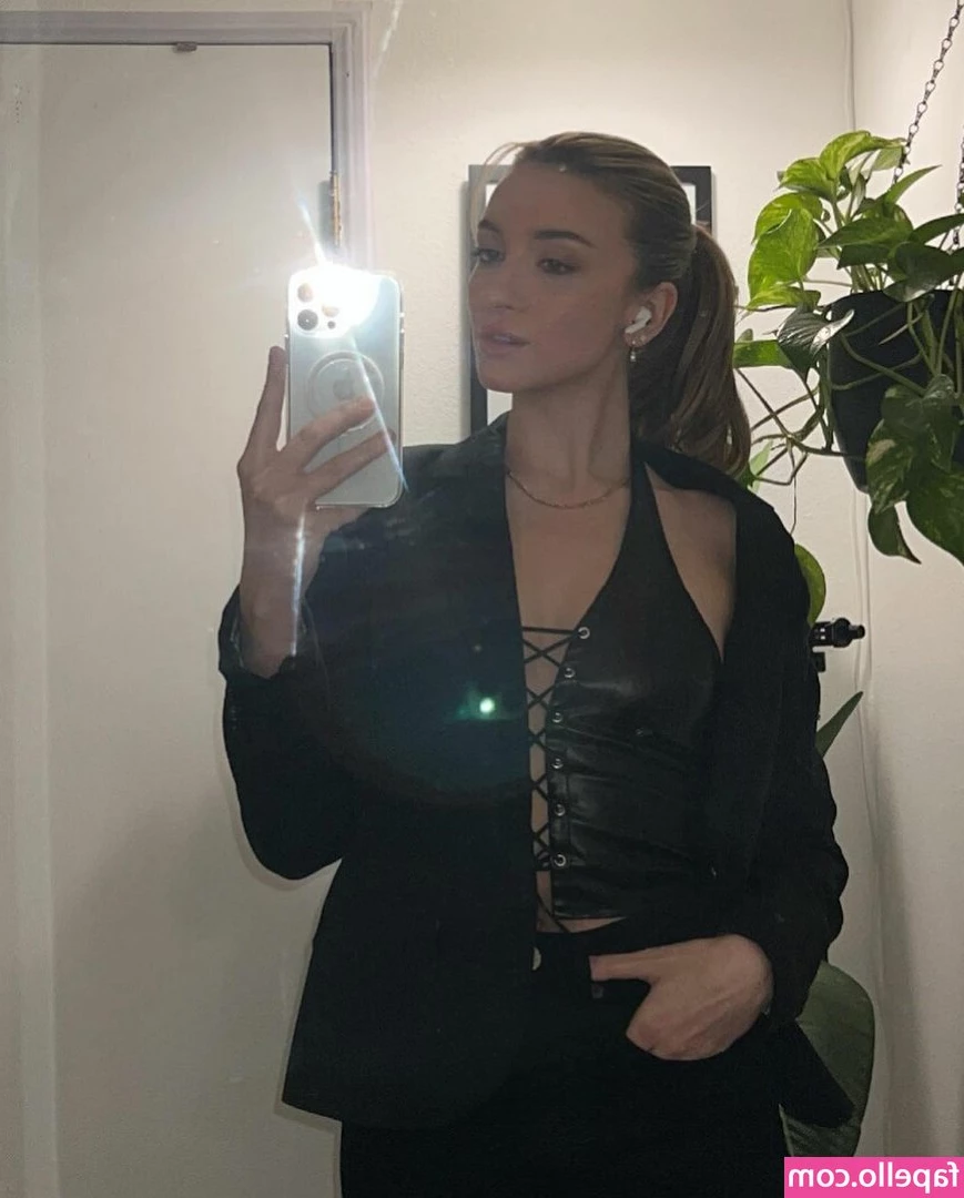 Novaleesi - Love my body 🥰🥰 tips for tiddies? 🥺👉🏼👈🏼 part 1