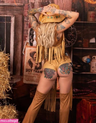 Taylor Starling [ taylor-starling-2 ] - Getting ready