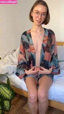 YouRina [ yourina-5 ] - Check inbox for : Stepmommy 💋💋in the hotel for over 30 mins to