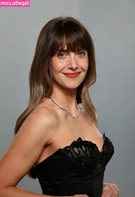Alison Brie [ alison-brie ] - Rubbing my pussy