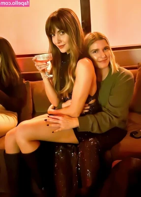 Alison Brie [ alison-brie ] - Old picture but I like it 💗💗💗