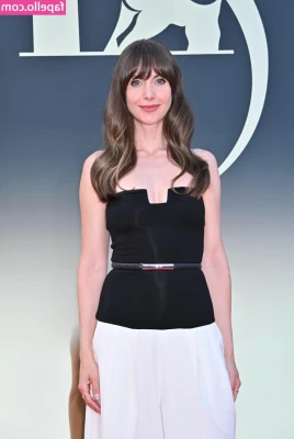 Alison Brie [ alison-brie ] - Test your luck! 🎲 Play my dice game and win some amazing prizes!