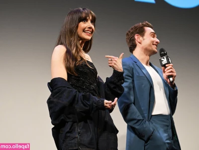 Alison Brie [ alison-brie ] - Do you like my outfit