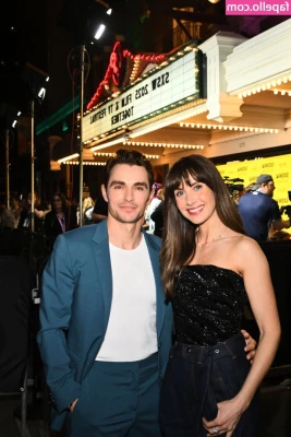 Alison Brie [ alison-brie ] - Open 4 U what are u going do