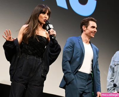 Alison Brie [ alison-brie ] - Do you like Maxxy in smart attire