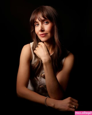 Alison Brie [ alison-brie ] - 5 DIFFRENT videos Enjoy I wish you re face was in this fat pussy