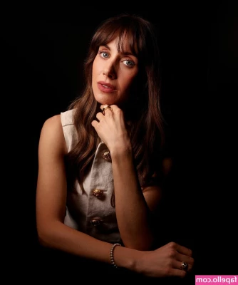 Alison Brie [ alison-brie ] - Unpack me! I'm your New Year's present!🎄🎁