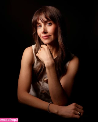 Alison Brie [ alison-brie ] - Time for workout
