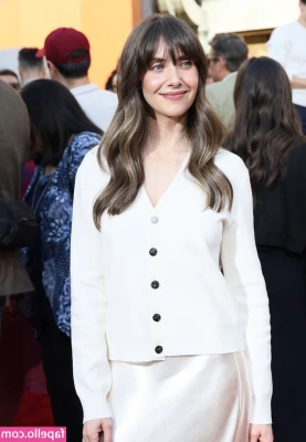 Alison Brie [ alison-brie ] - I want to be your personal play thing 💦