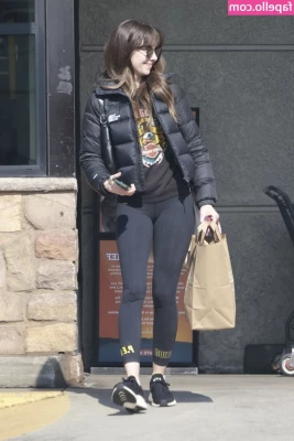 Alison Brie [ alison-brie ] - Wanna see more     New pics and video s this week if I get a little