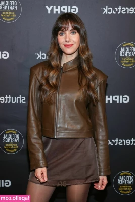 Alison Brie [ alison-brie ] - You beee to check out this 𝐁𝐫𝐚𝐧𝐝 𝐍𝐞𝐰