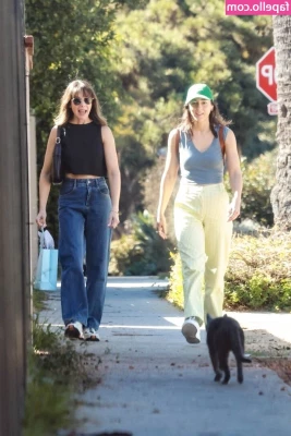 Alison Brie [ alison-brie ] - Not prepared to go outside  or am I